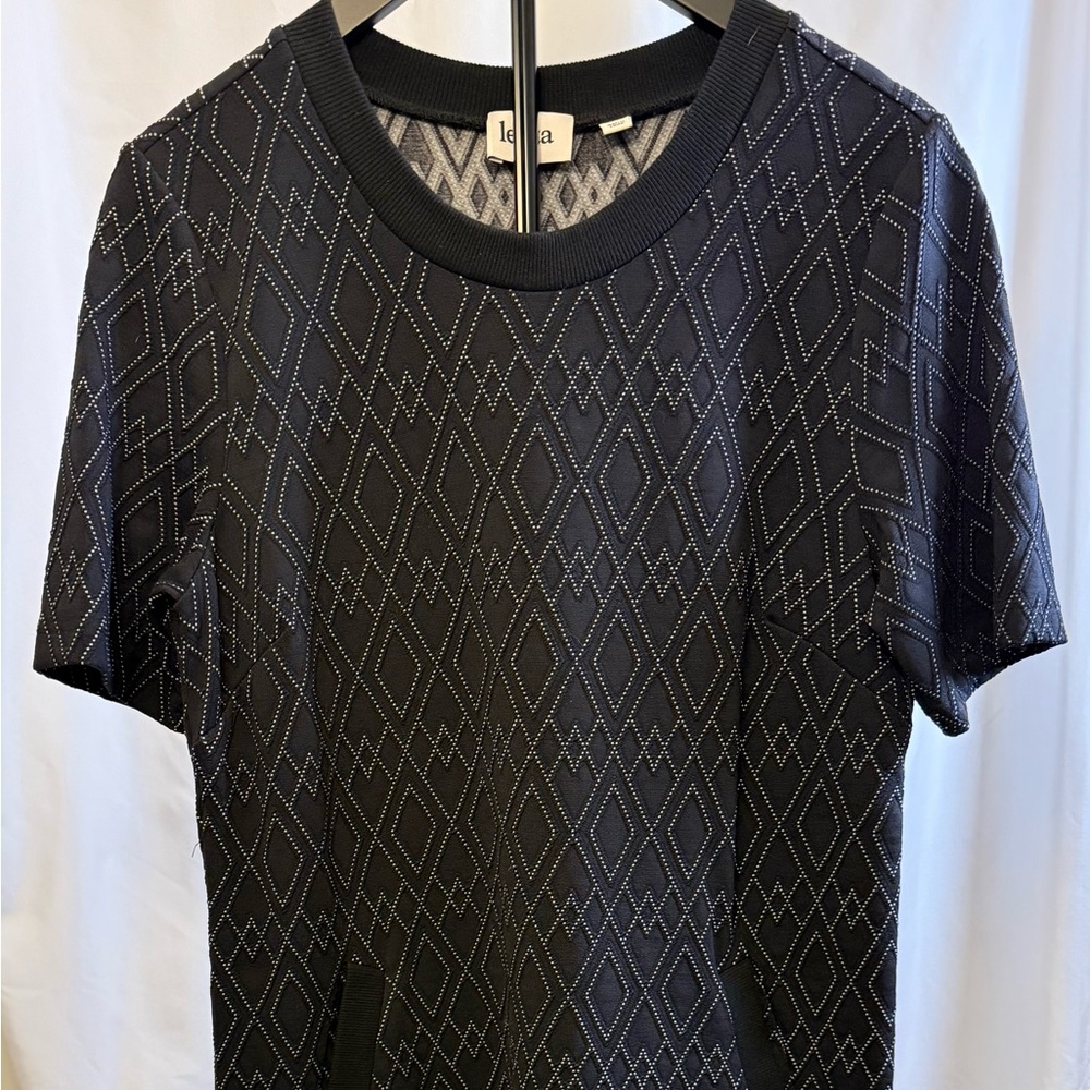 Leota Black Geometric Print Shift Dress Medium Stretch Knit Short Sleeve Pockets